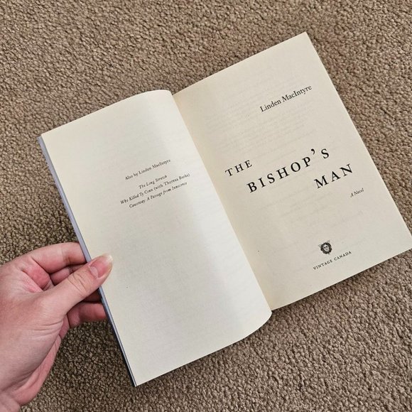 4/$25 The Bishop's Man by Linden MacIntyre -‎ Paperback - Picture 2 of 5